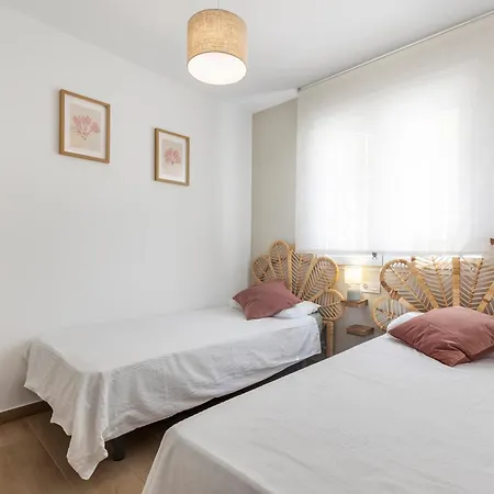Dolce Con Piscina Comunitaria En Торевьиа